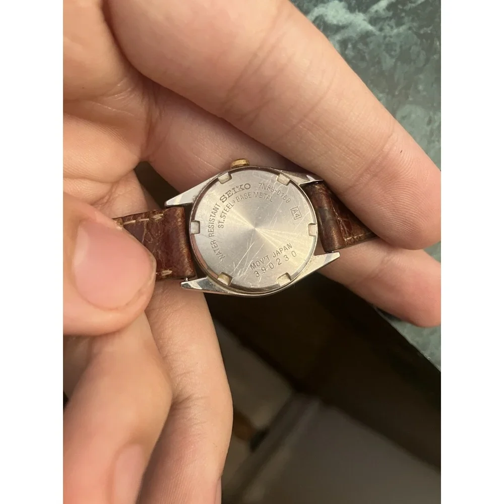 Ladies Seiko 7N83-0169 Day/Date Wrist Watch Needs Battery